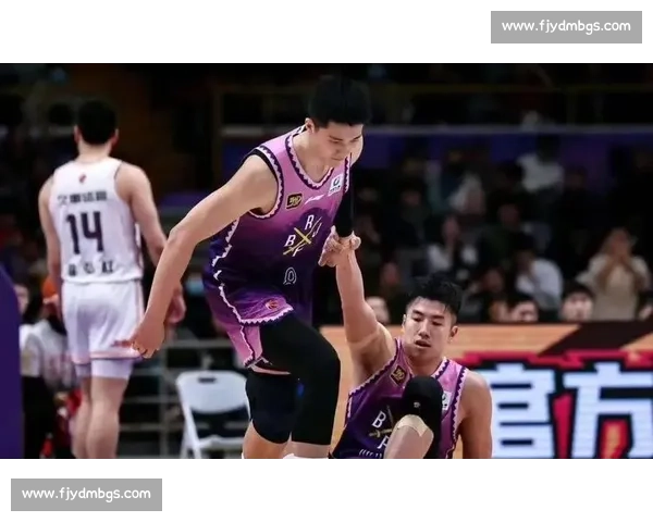 广东宏远与辽宁男篮巅峰对决谁能笑到最后赛季焦点之战全场瞩目之夜 广东宏远与辽宁男篮巅峰对决谁能笑到最后赛季焦点之战全场瞩目之夜